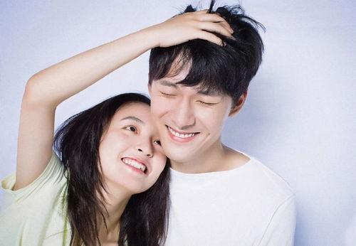 顶流明星恋情吃瓜,顶流明星恋情揭秘，吃瓜群众热议不断