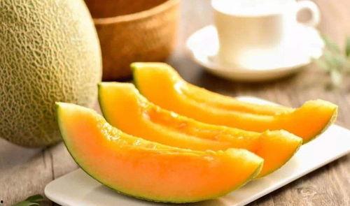 吃哈密瓜尿频发红,哈密瓜引发尿频发红现象揭秘