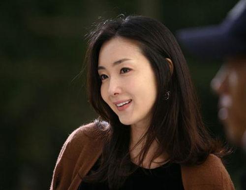 韩国女明星 崔智友图片,优雅魅力，韩国影视界的璀璨明珠