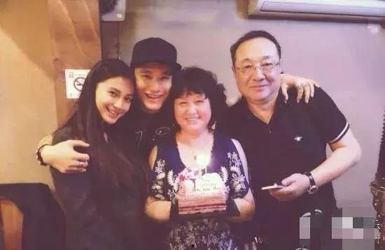 明星做事的照片,揭秘明星幕后工作瞬间