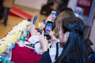 粉丝与网红直播互动,共创精彩直播盛宴